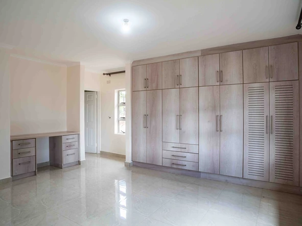 4 Bedroom Flat & Apartment