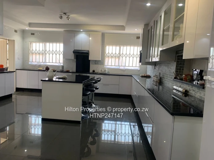 Spacious 5-Bed Parktown Home with Modern Kitchen & Borehole