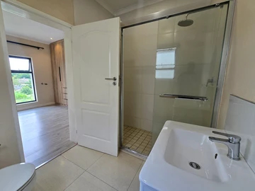 3 Bedroom Flat & Apartment