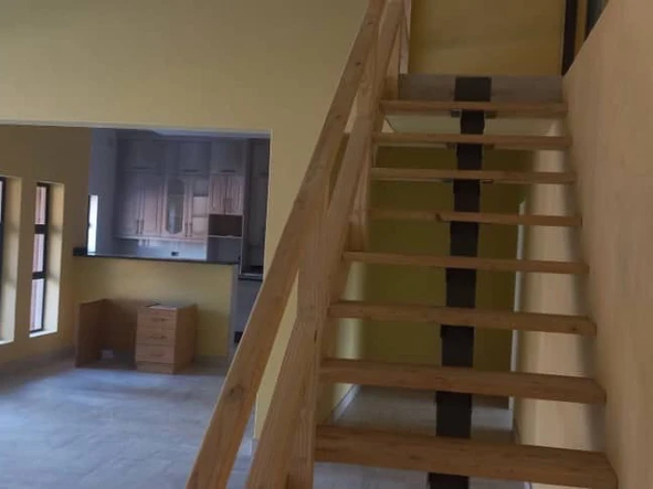 4 Bedroom Flat & Apartment