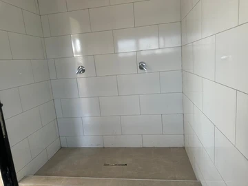 3 Bedroom Flat & Apartment