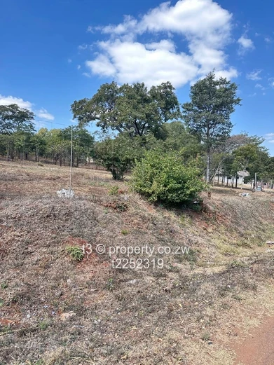 Fenced 4,520 m2 Gletwin Park Stand - Tarred Road