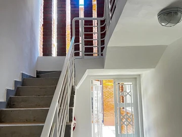 2 Bedroom Flat & Apartment