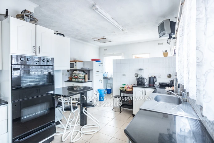 Main Road Frontage Churchill Ave-Commercial Possibilities!