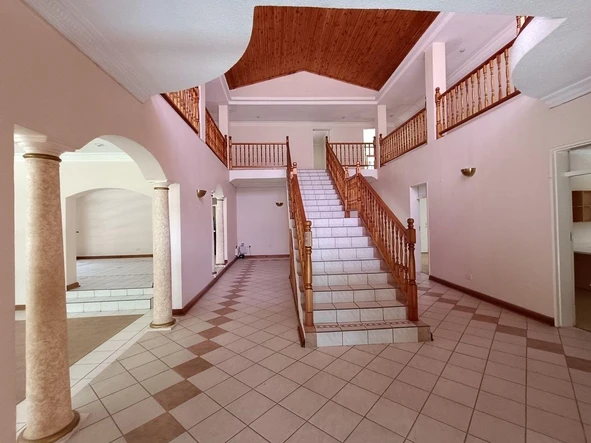 5 Bedroom House