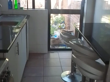 2 Bedroom Flat & Apartment