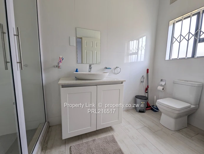 Charming Avondale West Townhouse 3 Bed, 2.5 Bath with Borehole