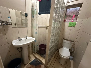 2 Bedroom Flat & Apartment