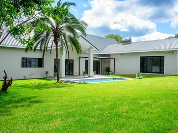 6 Bedroom House