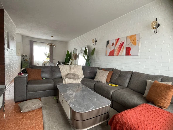 2 Bedroom Flat & Apartment