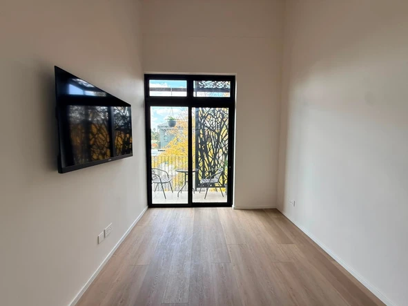 2 Bedroom Flat & Apartment