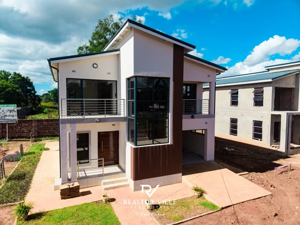 4 Bedroom Flat & Apartment